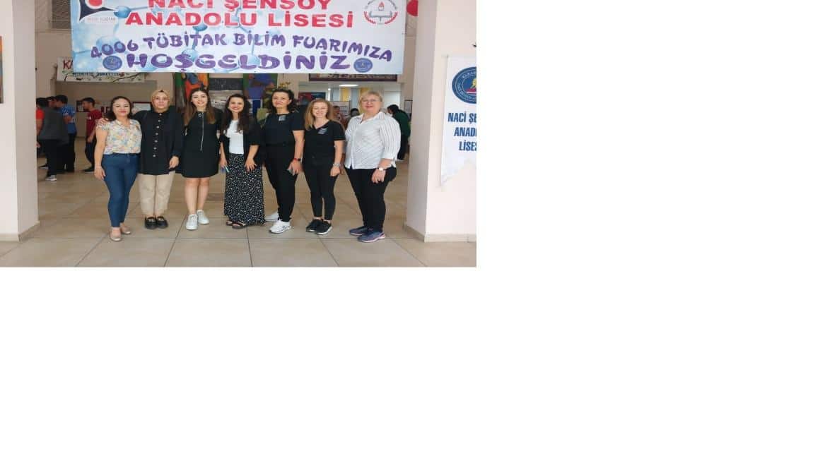 İl Milli Eğitim Müdürlüğü Ar-Ge Birimi'nden Dr. Feriha Hande İDİL, okulumuzda sergilenen 4006 Tübitak Bilim Fuarını ziyaret etti.